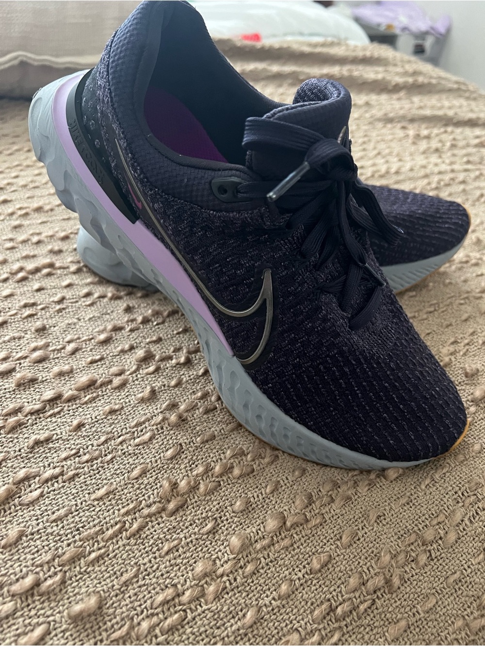 Nike Women's Athletic Running Shoes - Black with Light Purple Trim